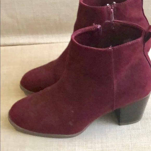 Old Navy Shoes - Maroon Booties